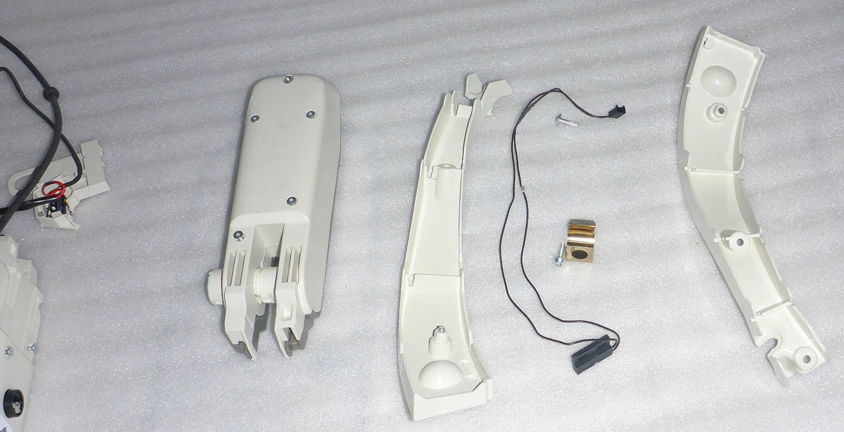 2022 HOME GLIDE STAIR LIFT ARM LET AND RIGHT AND SEAT BELT - Key Port Broken