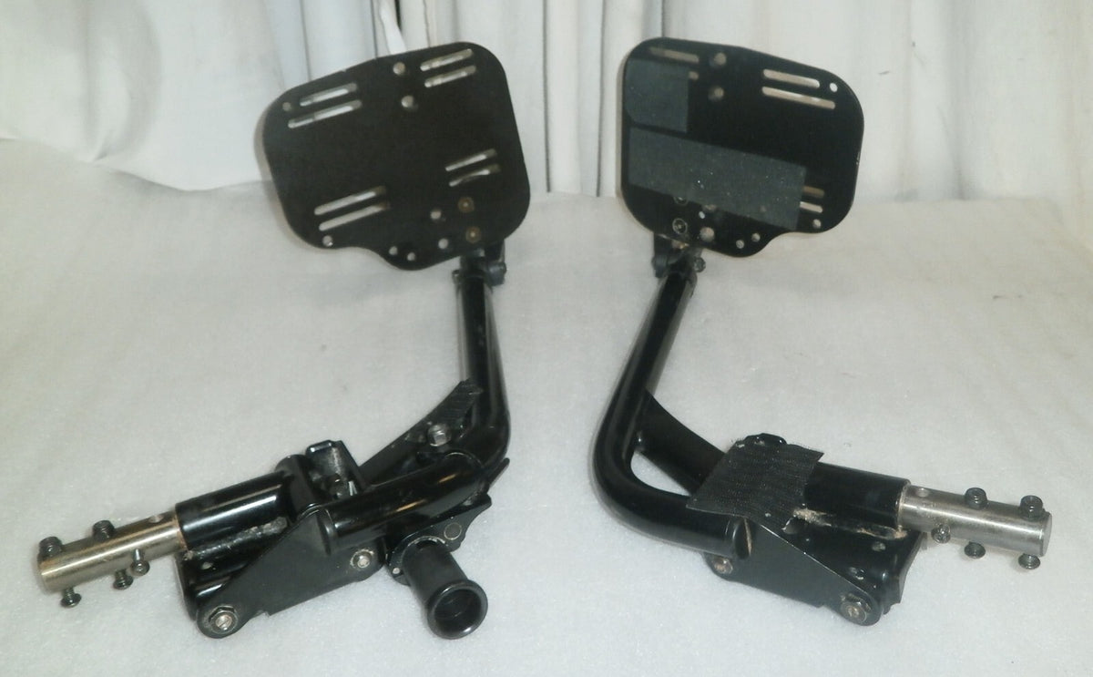 SET OF WHEELCHAIR FOOT REST GOOD CONDITION WITH MOUNT PLATES DIMENSION AS PHOTO