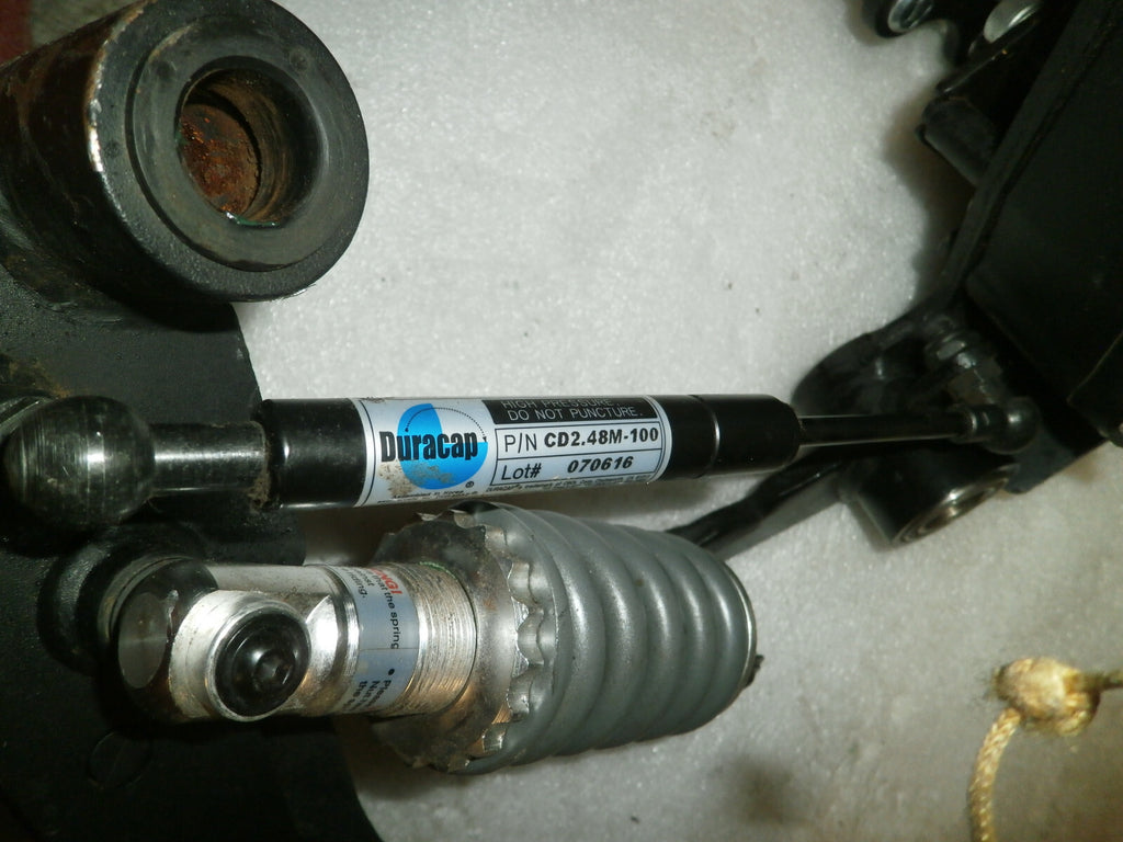PAIR OF MOTORS QUANTUM EDGE 2.0 MOT154323-01 MOT154324-01 w/CASTER & SUSPENSION