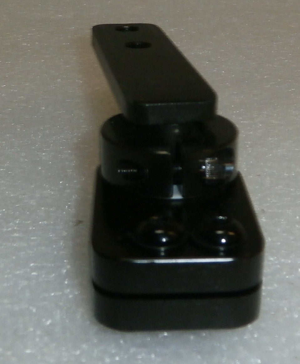 ONE QUANTUM MOUNT AND 2 PADS WITH RODS PERFECT CONDITION AS PHOTO